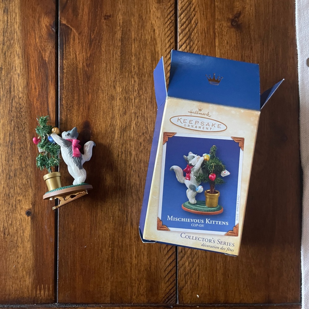 2004 Hallmark Mischievous Kittens Ornament